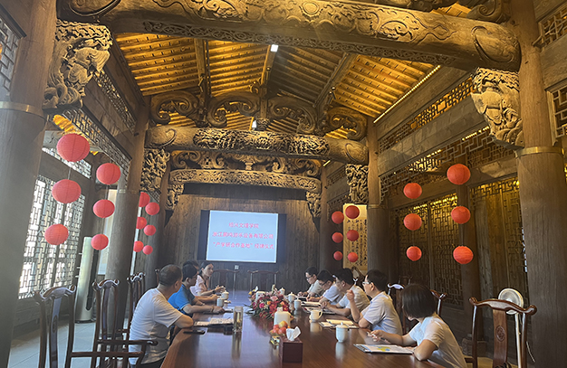 热烈庆祝鹏鸣游乐设备有限公司与绍兴文理学院建立“产学研合作基地”授牌仪式举行-浙江鹏鸣游乐设备有限公司